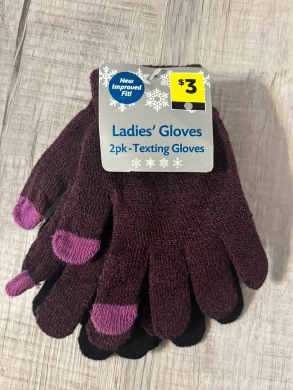 Ladies gloves NWT looks more like kids gloves in my opinion